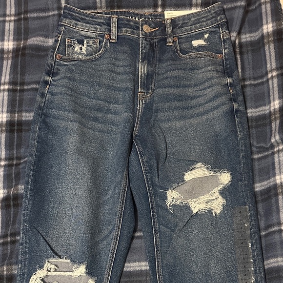 American Eagle- Mom Straight High Rise, Size 4 - Picture 2 of 8